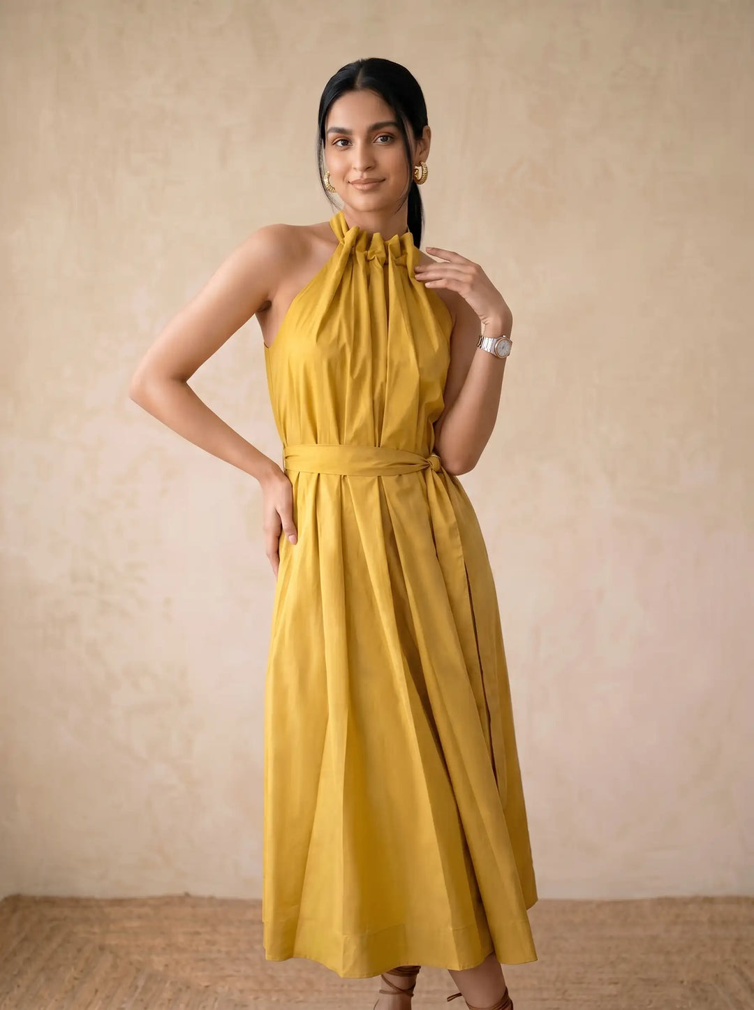 Knot tie-up dress