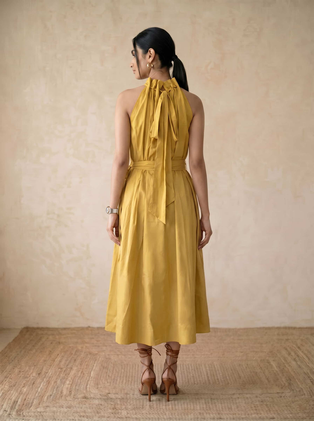 Knot tie-up dress