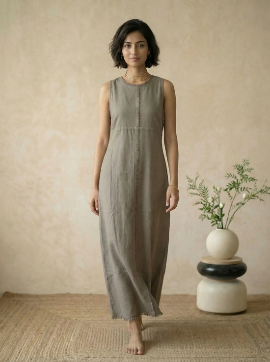 LONG MAXI DRESS WITH BACK TIE-UP /  Brown