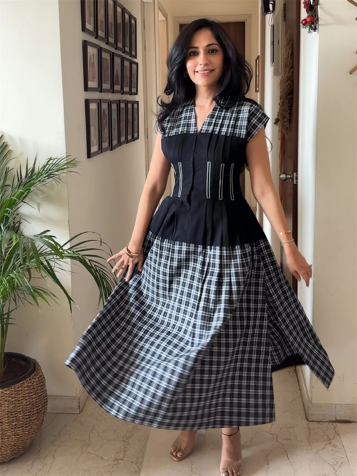 UNIFORM CHECKS WITH BLACK DENIM