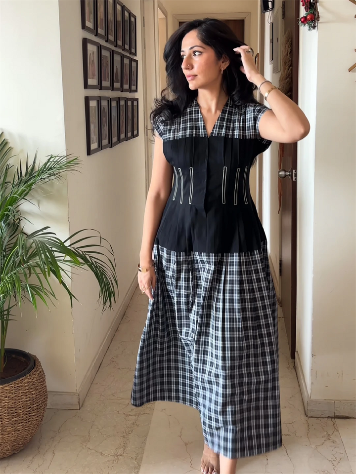 UNIFORM CHECKS WITH BLACK DENIM